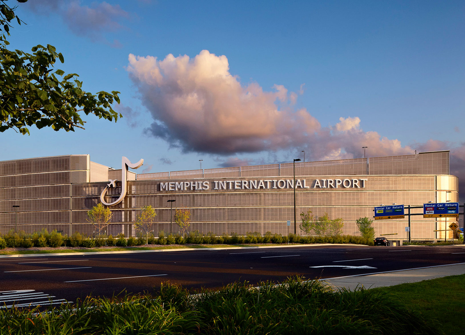 off-site parking Memphis Airport