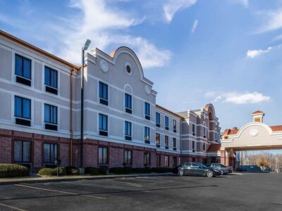 Comfort Inn & Suites Memphis Airport Parking