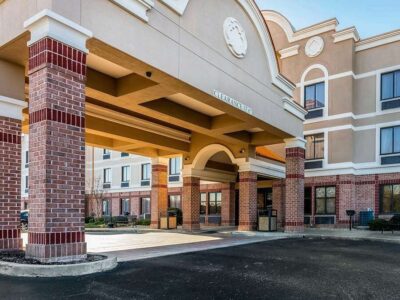 Comfort Inn & Suites Memphis Airport Parking