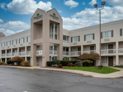 HomeTown Inn Syracuse Airport Parking