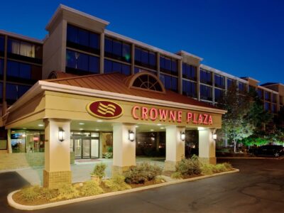 Crowne Plaza Cleveland Airport Parking