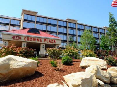 Crowne Plaza Cleveland Airport Parking