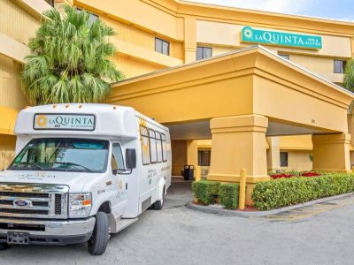 La Quinta Miami Airport Parking