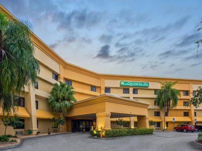 La Quinta Miami Airport Parking