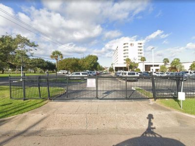 DoubleTree Houston Hobby Airport Parking