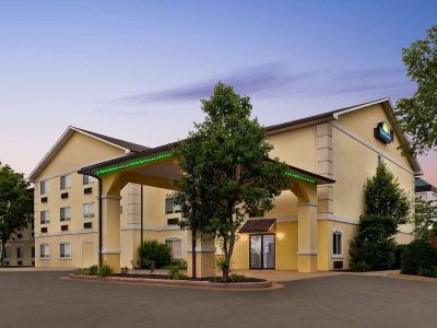 Days Inn Kansas City Airport Parking