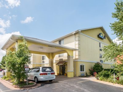Days Inn Kansas City Airport Parking