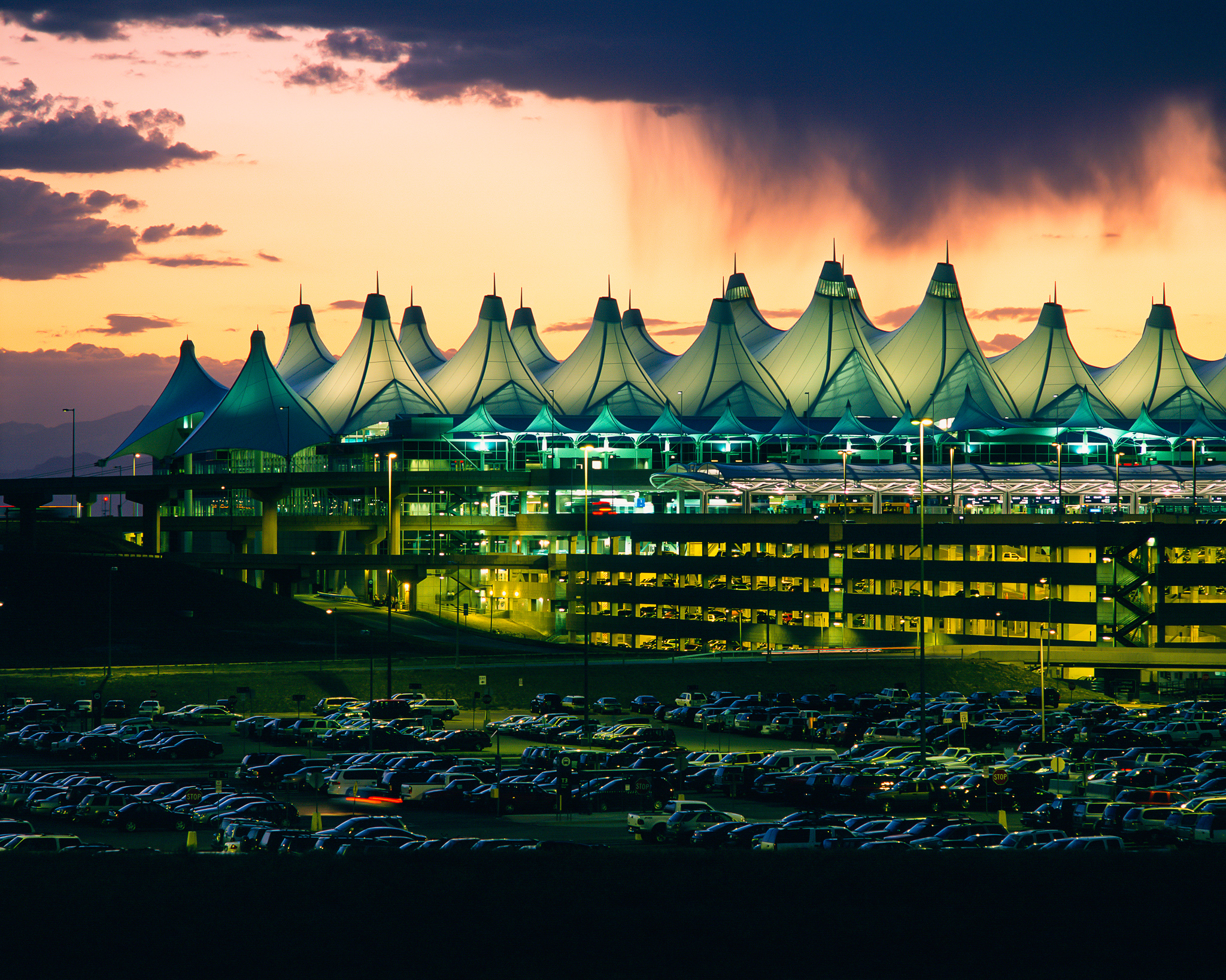 DEN Airport Parking in 2026: Great Hall Completion, Pikes Peak Lot Closure & The Rise of Off‑Site Parking