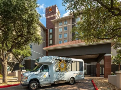 La Quinta Inn & Suites San Antonio Airport Parking