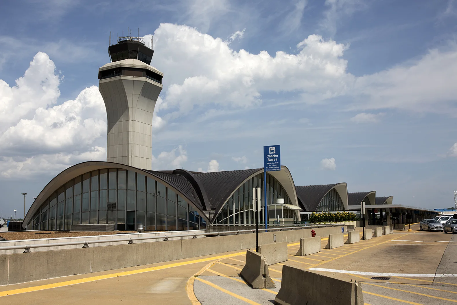 STL Park and Fly: 2026 Rankings for the Best Hotels & Parking Near Lambert Airport